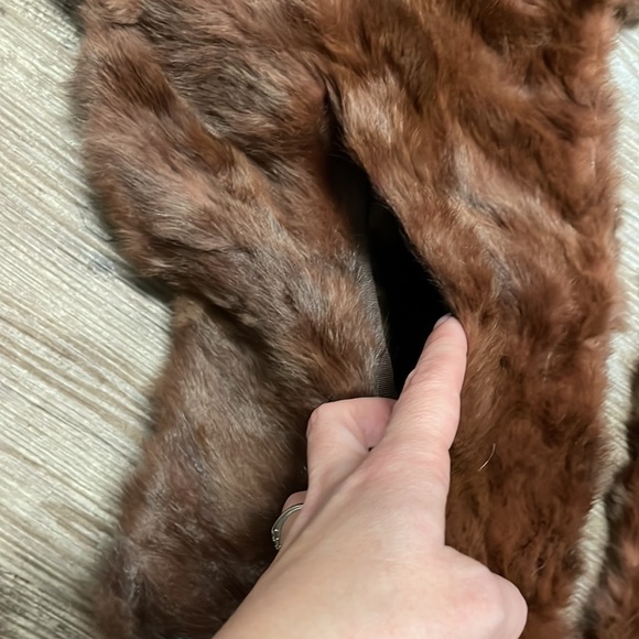 Beautiful Vintage Fur Stole with Pockets - Picture 9 of 9